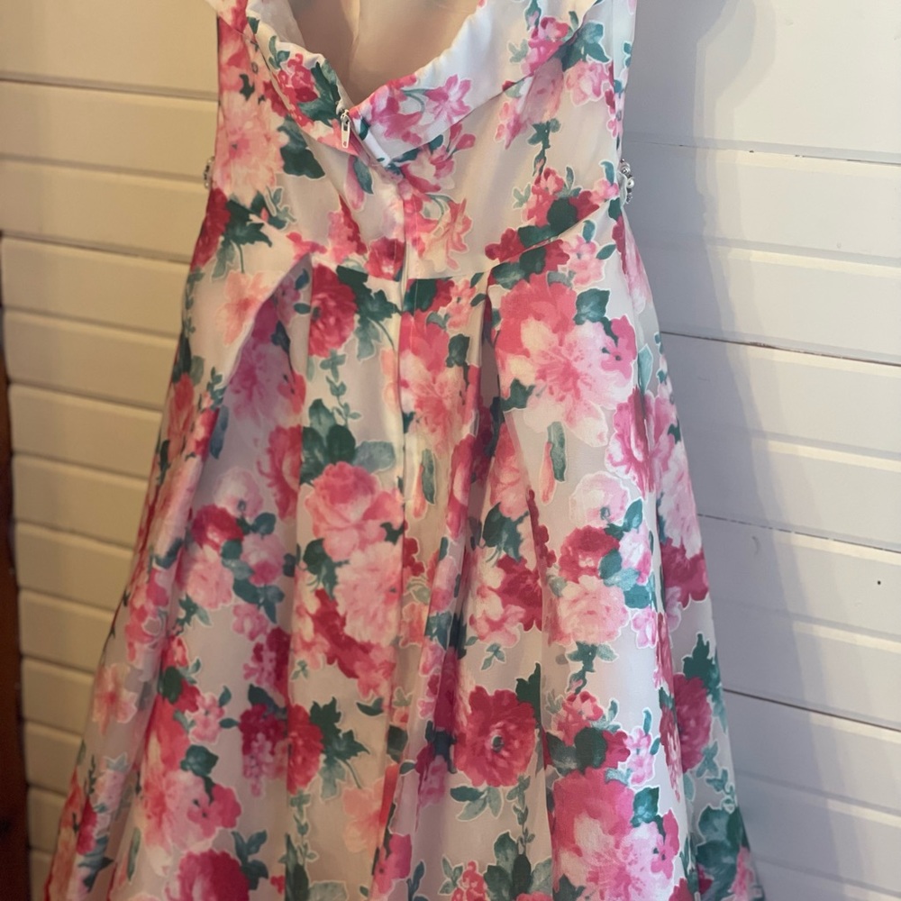 Beautiful Floral Prom Dress from Windsor 7 8 - Picture 7 of 16